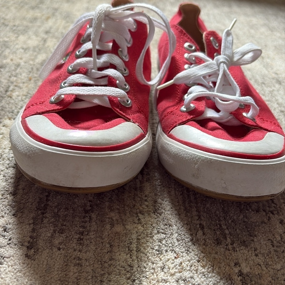 Lacoste Red Canvas Sneakers white accents - lace up - men’s 8.5 - Picture 3 of 7